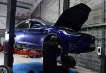 Будущее на колесах: Великобритания в панике из-за нехватки мастеров по электромобилям