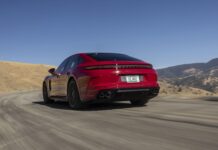 Porsche Panamera GTS: Тандем Силы и Элегантности – Когда Спортивный Дух Встречает Семейное Сердце
