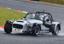 Ексклюзив: за кермом першої моделі Caterham Seven, що приводиться в рух конем