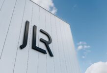 JLR все ще не може відновити провадження, оскільки депутати парламенту звертаються за допомогою до уряду