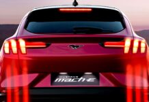 Tesla домінує на ринку електромобілів Австралії: продажі Mach-E значно відстають