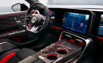 Mercedes-AMG GT Four-Door: Перший погляд на інтер’єр