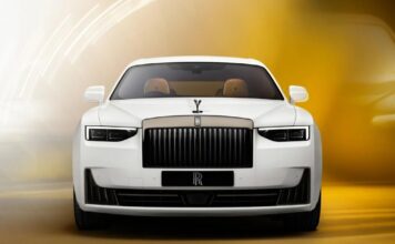 Rolls-Royce Змінює Курс: Двигуни V12 Залишаються у Виробництві