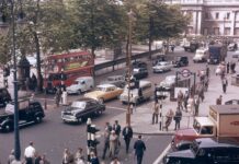 Лондонський Трафік: Кодекс Хаосу та Компромісів 1950-х