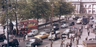 Traffico di Londra: un codice di caos e compromesso degli anni ’50