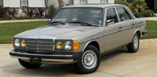 Бессмертный Mercedes: почти новый 300D Turbo 1985 года выставлен на аукцион