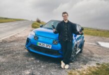 Зимовий тест Alpine A293: Нарешті «гарячий» електромобіль у кузові хетчбек