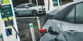 Chaos van de EV-vloot: het gaat niet om de auto’s, het gaat om de stekker