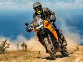 Proč je použitá Kawasaki KLR650 perfektní enduro kolo pro levné cestovatele