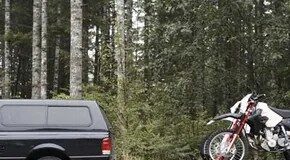 Wählen Sie einen zweirädrigen Motorradanhänger für eine kompakte Lagerung